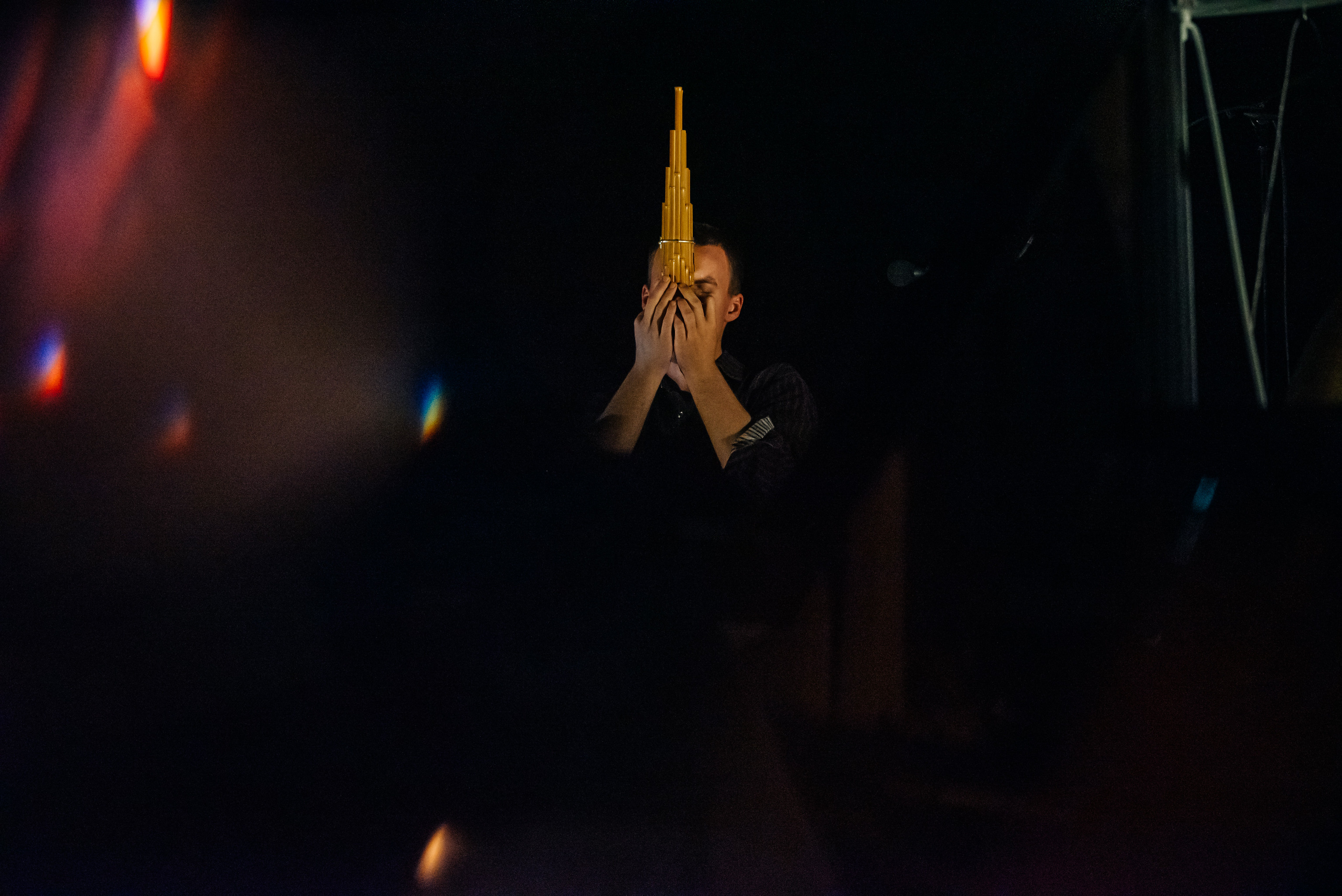 Picture of Mattias Hållsten playing the shō